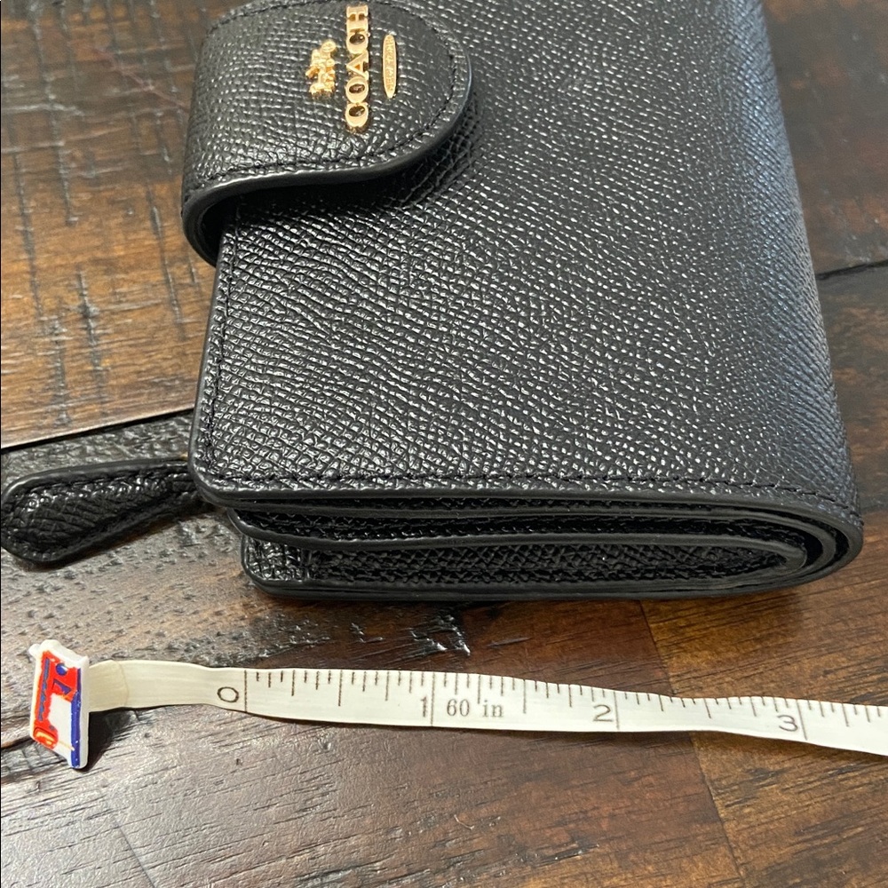NWT BRAND NEW Black textured Coach wallet with gold hardware - Picture 4 of 6